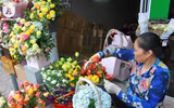 Hoa tươi, quà tặng đắt hàng ngày Quốc tế Phụ nữ 8-3